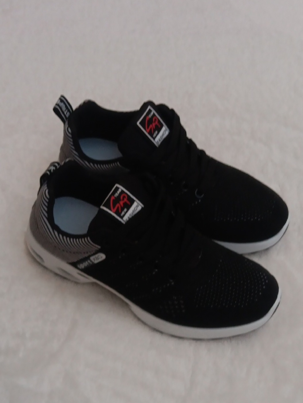 XBO Sport Sports Black Mesh Athletic Sneakers - Boys Size 6